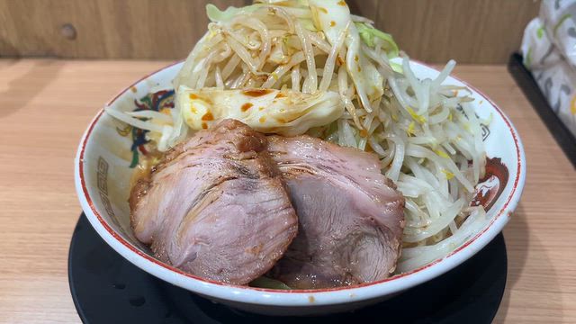 武蔵小杉の二郎系ラーメン店への記事動画