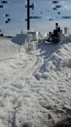 雪山で作ったソリゲレンデが最高すぎた！の記事動画