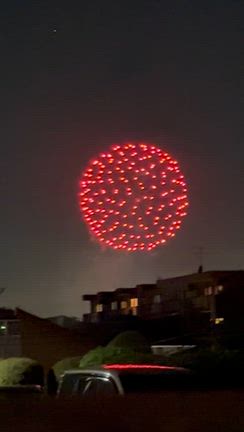 やっと秋かな…謎の飛行物体がwの記事動画