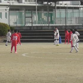 三試合で三本ミドルシュートを決める少年の画像