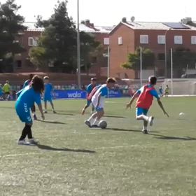 路地裏サッカーは万国共通スペインカタルニャ地域・岩谷篤人氏の育成指導①の画像