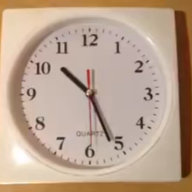 時計の針が反対周りにの画像