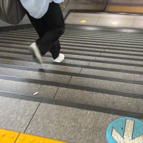 出勤爆速階段二段駆け下りオネーサンの画像