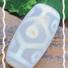 ✨羊脂白　九眼天珠✨の画像