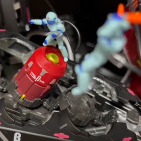 8 解体匠機サザビー　試作ファンネルコンテナの整備風景 動画の画像