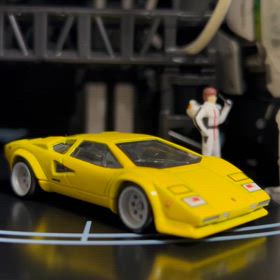 6動画　解体匠機νガンダム&アムロwithホットウィール　カウンタックLP5000QVの画像