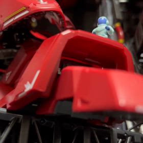 解体匠機サザビー　おらおら足から上へ→引きの動画の画像