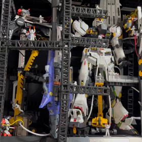 解体匠機　νガンダム　H.M.B.L.が投入された格納庫の画像