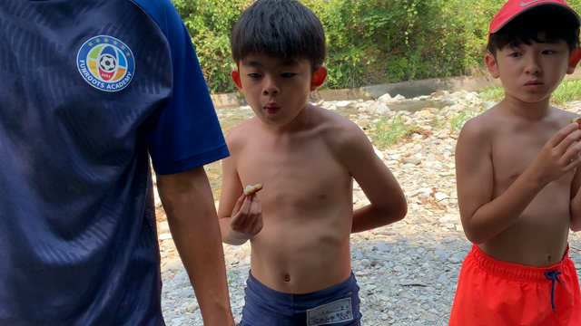 ［大自然遠足2］BBQ ・　魚掴みの記事動画