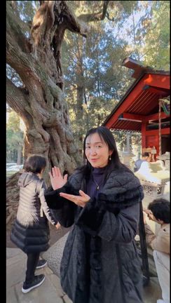 勝馬神社♡木の幹が馬のお顔に！の記事動画