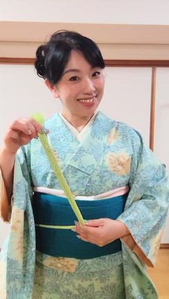 《お着付け便利プチネタ》帯締めだけで、華やか帯周りに！【藤結び】のご紹介♪の記事動画