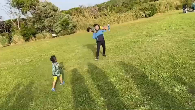 【子どもたちと思いっきり遊びました】の記事動画