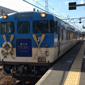 忠海駅を発車する瀬戸内マリンビューの画像