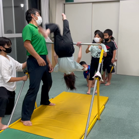 11月4日の体育教室・Bクラス✴️主運動・鉄棒/逆上がり➕前まわり降り✴️の画像