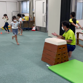 9月30日の体育教室・Aクラス✴️腕立て跳びあがり/腕立て開脚跳び✴️の画像