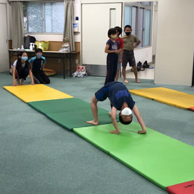 5月27日の体育教室・Bクラス✴️ブリッジ歩き/マット種目練習✴️の画像