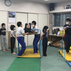 12月10日の体育教室・Bクラス✴️主運動・鉄棒/前方回転支持/鉄棒➕マット組み合わせ✴️の画像