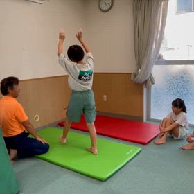 7月24日の体育教室・Bクラス✴️壁倒立✴️の画像