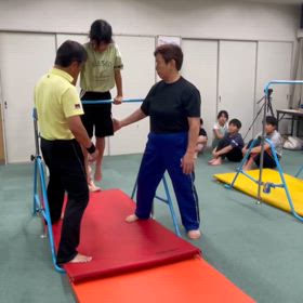 11月21日の体育教室・Bクラス✴️主運動・鉄棒/後方支持回転/前方支持回転✴️の画像