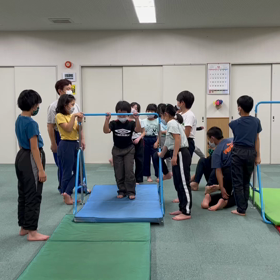 12月16日の体育教室・Bクラス✴️主運動・鉄棒/降り方各種練習/両足かけから逆立ち降り✴️の画像