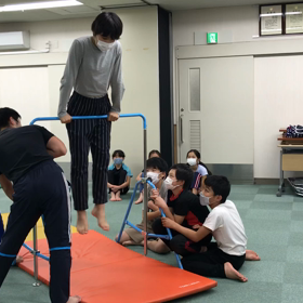 12月17日の体育教室・Bクラス✴️主運動・鉄棒/前方回転支持に挑戦‼︎✴️の画像