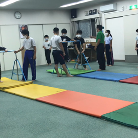 10月22日の体育教室・Bクラス✴️主運動・鉄棒/前まわり降り✴️の画像