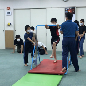 10月29日の体育教室・Bクラス✴️鉄棒➕マット種目組み合わせ✴️の画像