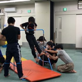 12月17日の体育教室・Bクラス✴️主運動・鉄棒/前方回転支持に挑戦‼︎✴️の画像