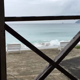 海辺の街の画像
