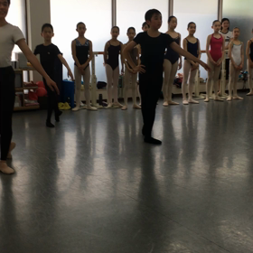 ガリビヤンバレエの男子の画像