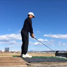 左肘が引けるのが治らないの画像