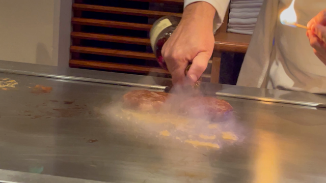 鉄板焼きは鉄板じゃない。。。の記事動画