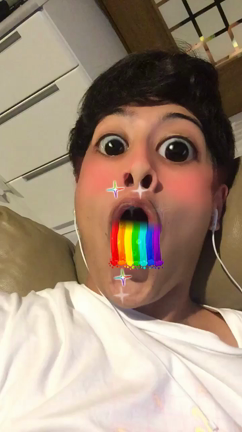 口から虹色のビームを出せますの記事動画