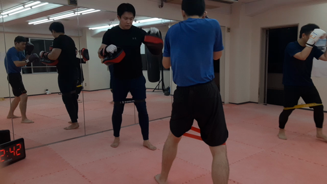 ゴムチューブでお尻の筋肉を活性✨の記事動画