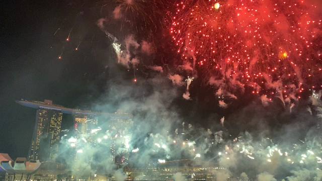 シンガポール旅、タイミング良くて花火のリハが見られたの記事動画