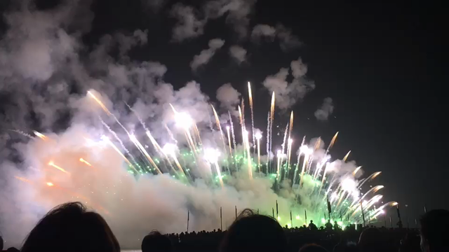 打ち上げ花火、下から見るか、横から見るか、音だけ聞くか！ by kiyoshiの記事動画
