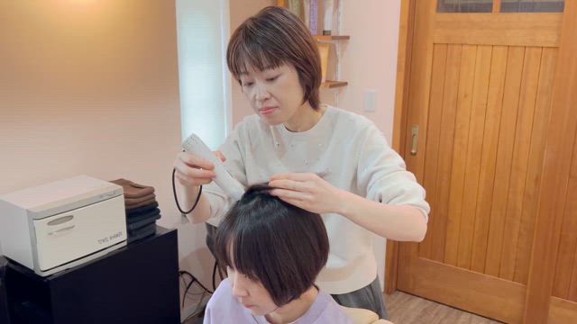 マイクロスコープを使った頭皮診断をしていますの記事動画