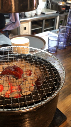 黒毛和牛をリーズナブルに食べれる「黒毛和牛とホルモン まもる」の記事動画