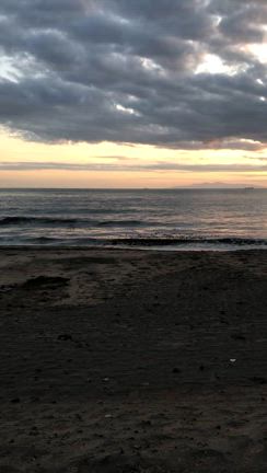 沈む夕日を見た後は、火を囲んでのワークです✨リトリート１日目　②の記事動画