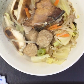 壱岐産鰤あらと鶏団子の野菜メインの寄せ鍋の画像