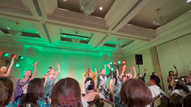 Kalani Peʻa & Weldon Kekauoha のライヴ♬の記事動画