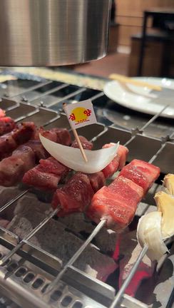【新大久保で本場の味】目の前で焼く羊串焼き新店への記事動画