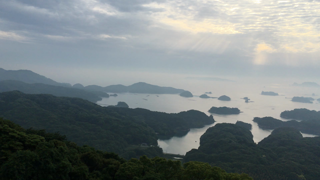 九十九島（くじゅうくしま）を眺望。長崎県佐世保市にあります展海峰（てんかいほう）へ行きました。の記事動画