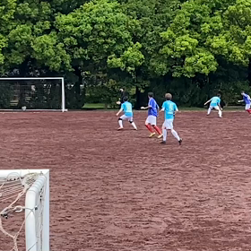 サッカー　兄弟チームとの対戦の画像