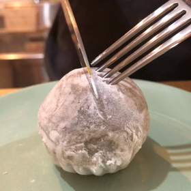 日本一美味しい！福岡県産の「あまおう」をやわらかな求肥で包んだ鈴懸のいちご大福が絶品！の画像