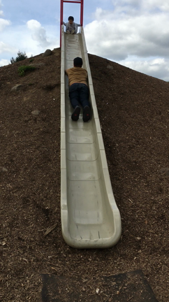 遊具もいっぱい お散歩もできる   Wilsonville Memorial Parkの記事動画