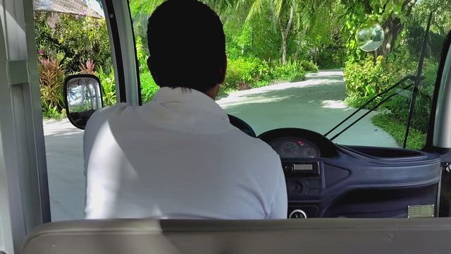 シェラトンモルディブ　シュノーケリングで使用したカメラと朝日、バギーの様子の記事動画