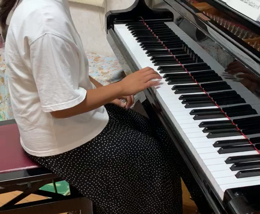 ピアノを頑張ってご褒美を貰った中学生生徒さん♪の記事動画