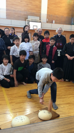 三剣友会の鏡開きの記事動画