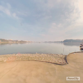 閑散とした千波湖の画像